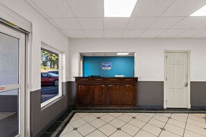 Lobby - Rodeway Inn Commerce (Commerce)