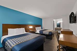 Premium bedding, desk, blackout drapes, soundproofing - Rodeway Inn Commerce (Commerce)