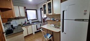 Geladeira, fogão, cooktop, torradeira