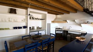 Fridge, oven, dishwasher, cookware/dishes/utensils - Nice apartment with private terrace. Shared pool. In Donnafugata, Sicily (Donnafugata)