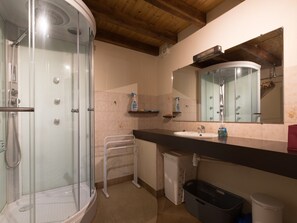 تجهيزات دش، مجففات شعر، مناشف