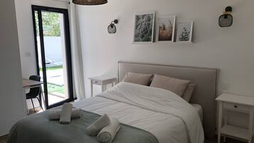 6 chambres, bureau, fer et planche Ă repasser, lit parapluie