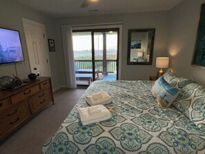 2 makuuhuonetta, silitysrauta/-lauta, vauvan matkasänky, ilmainen Wi-Fi