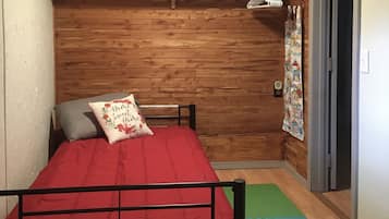 3 habitaciones, escritorio, tabla de planchar con plancha y wifi gratis
