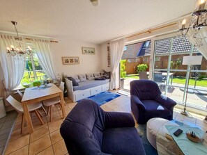 Smart TV, books - "Beautiful apartment with private garden terrace" | close to the beach and center | WLAN (Wyk auf Föhr)