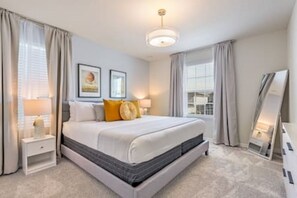 8 chambres, fer et planche à repasser, lit de bébé portatif, Wi-Fi