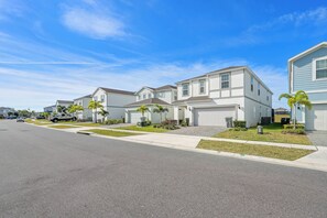 Unclassified image, 2 of 65, button