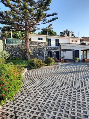 Exterior - Dr. Cabral Barreto (Ponta do Sol)