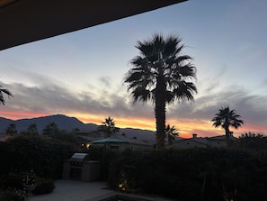 A sunset view with palm trees and mountains in the background. - Sun Drenched Tuscan home! 4 Bedrooms 4.5 Bathrooms, 2 Primary Suites, 2 Bedrooms (La Quinta)