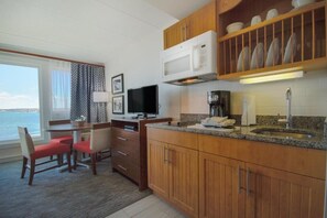 Fridge, microwave, stovetop, coffee/tea maker - Wyndham Inn on the Harbor, perfect location (Newport)