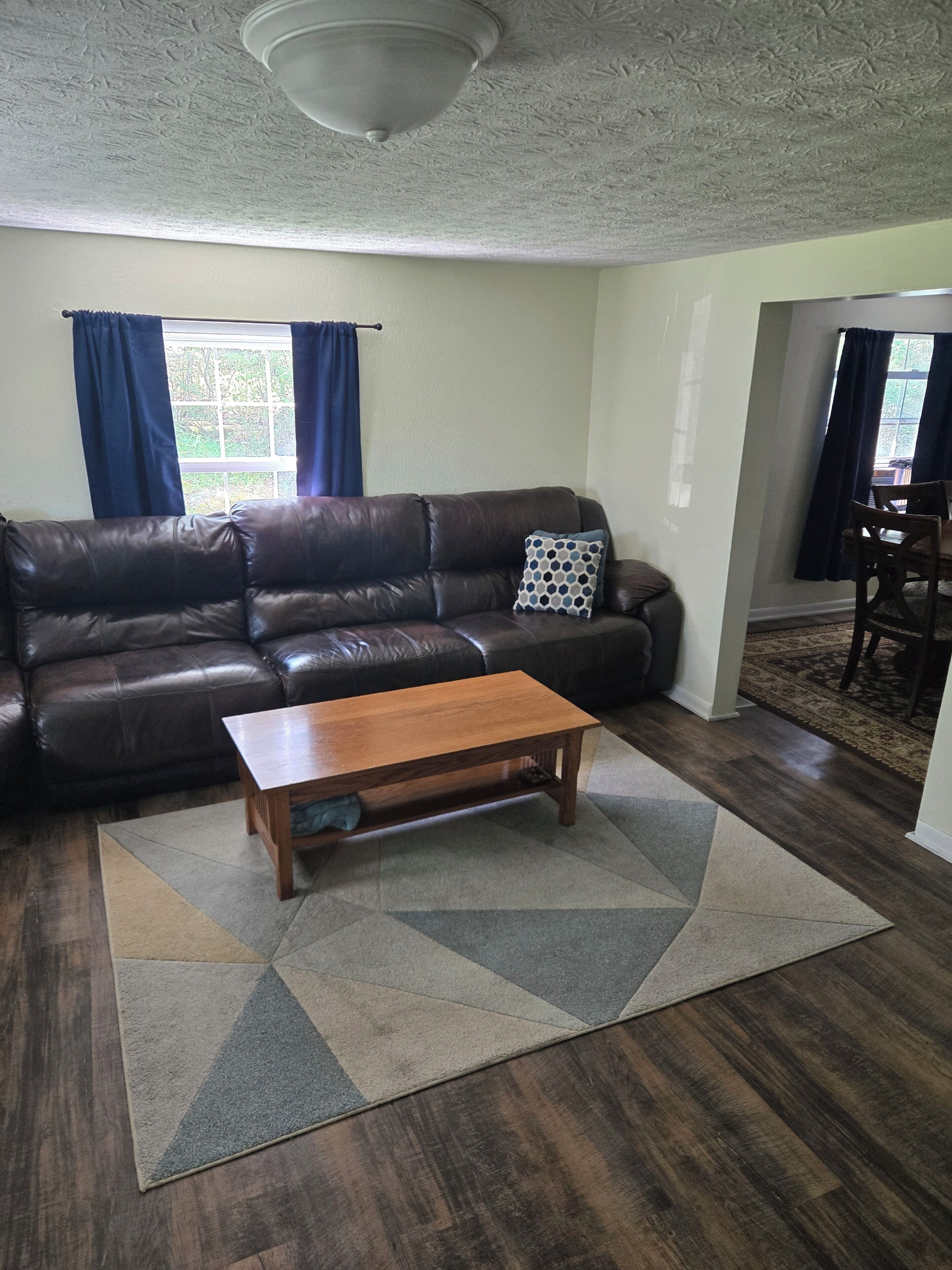 Téléviseur connecté, foyer, jeux vidéo, livres