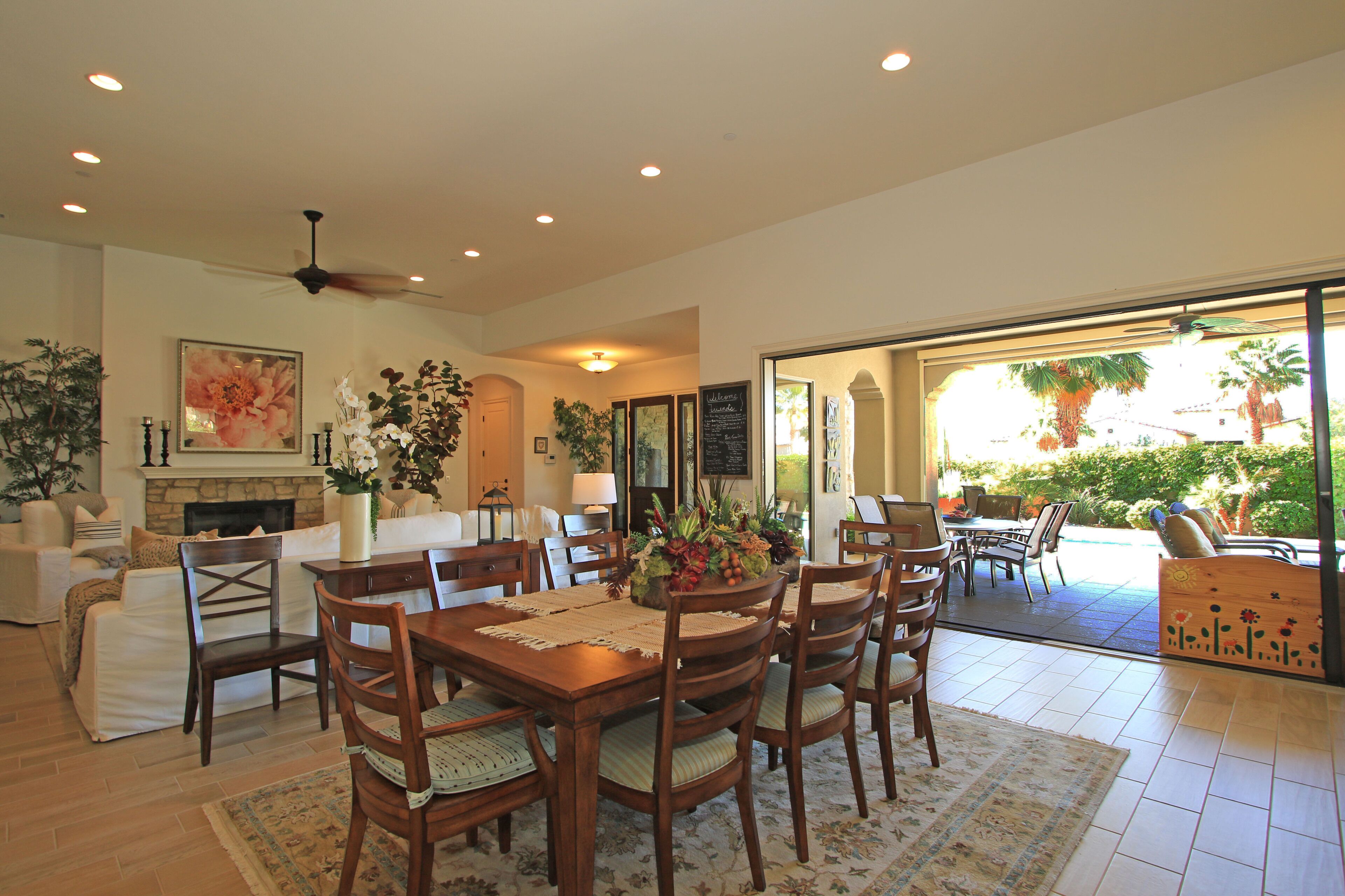 Coachella Festival availability! 1 mile to Polo Grounds. Beautiful sleeps 10!