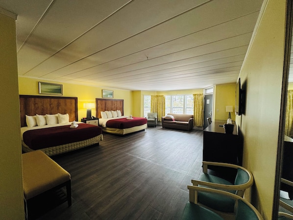 Quarto casal superior, vista para a cidade, no canto | Roupas de cama premium, camas com colchões pillow-top