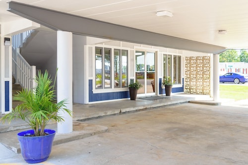 Heart of Manteo Motor Lodge