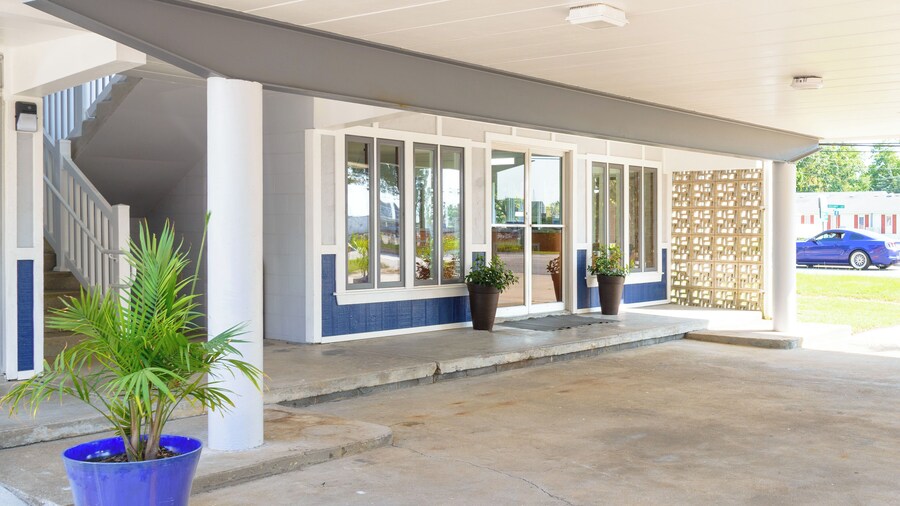 Heart of Manteo Motor Lodge