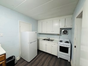 Quarto casal superior, vista para a cidade, no canto | Cozinha privada | Geladeira, micro-ondas, cafeteira/chaleira, moedor de café