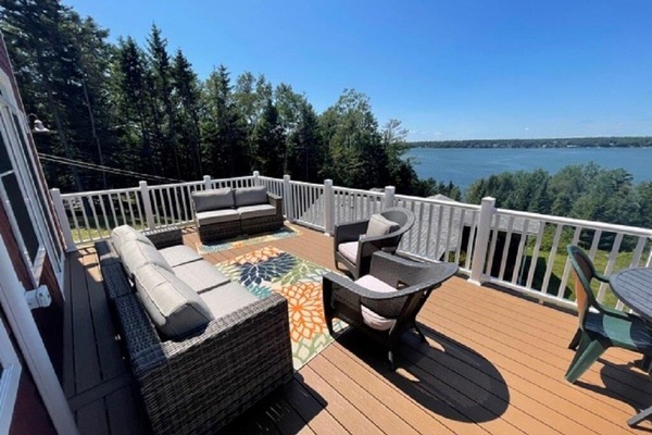 Large furnished deck, with glorious ocean views !