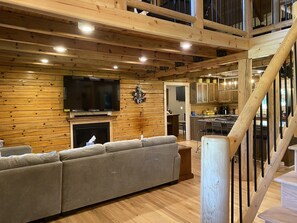 Smart TV, fireplace, books, stereo