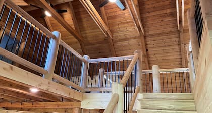 Log home on 17 Acres w/ Modern Amenities - near Frankenmuth