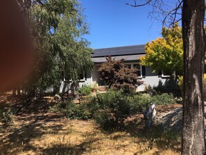 Exterior - A gorgeous, peaceful, romantic & child-friendly home nestled in wine country (Sebastopol)