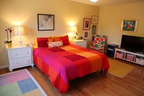 3 bedrooms, desk, iron/ironing board, free WiFi - A gorgeous, peaceful, romantic & child-friendly home nestled in wine country (Sebastopol)
