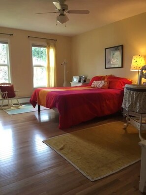 3 bedrooms, desk, iron/ironing board, free WiFi - A gorgeous, peaceful, romantic & child-friendly home nestled in wine country (Sebastopol)