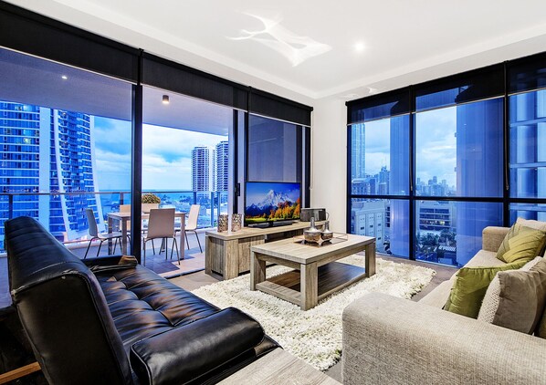 TV - Cavill Ave – Spectacular 2 Bed Ocean Unit — Q Stay (Surfers Paradise)
