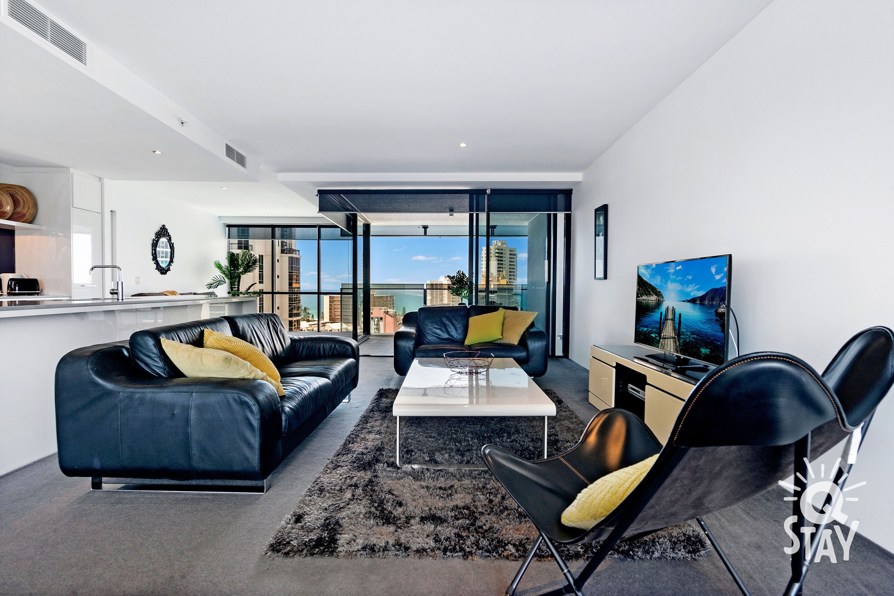 ♦️ Circle on Cavill – 2 Bedroom Ocean and City View — Q Stay