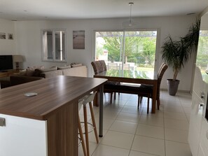 Interior - Villa with garden in charming village near Avignon (Entraigues-sur-la-Sorgue)