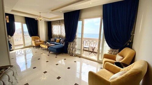 Royal Luxury Apartment with Gorgeous Sea View