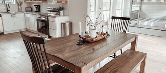 Cozy Cottage Located on the South Side of Grand Lake