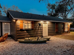 Exterior - Cozy Cottage Located on the South Side of Grand Lake (Vinita)