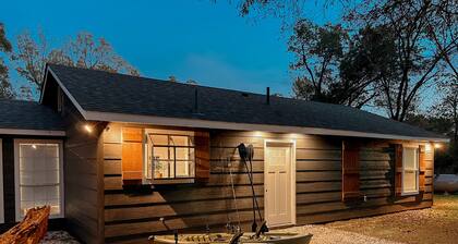 Cozy Cottage Located on the South Side of Grand Lake