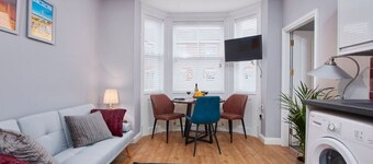 Work-Ready Stay: Gym Pass, Fast Wifi, Near EMA