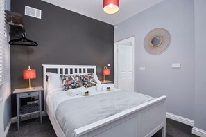 1 chambre, bureau, fer et planche à repasser, Wi-Fi