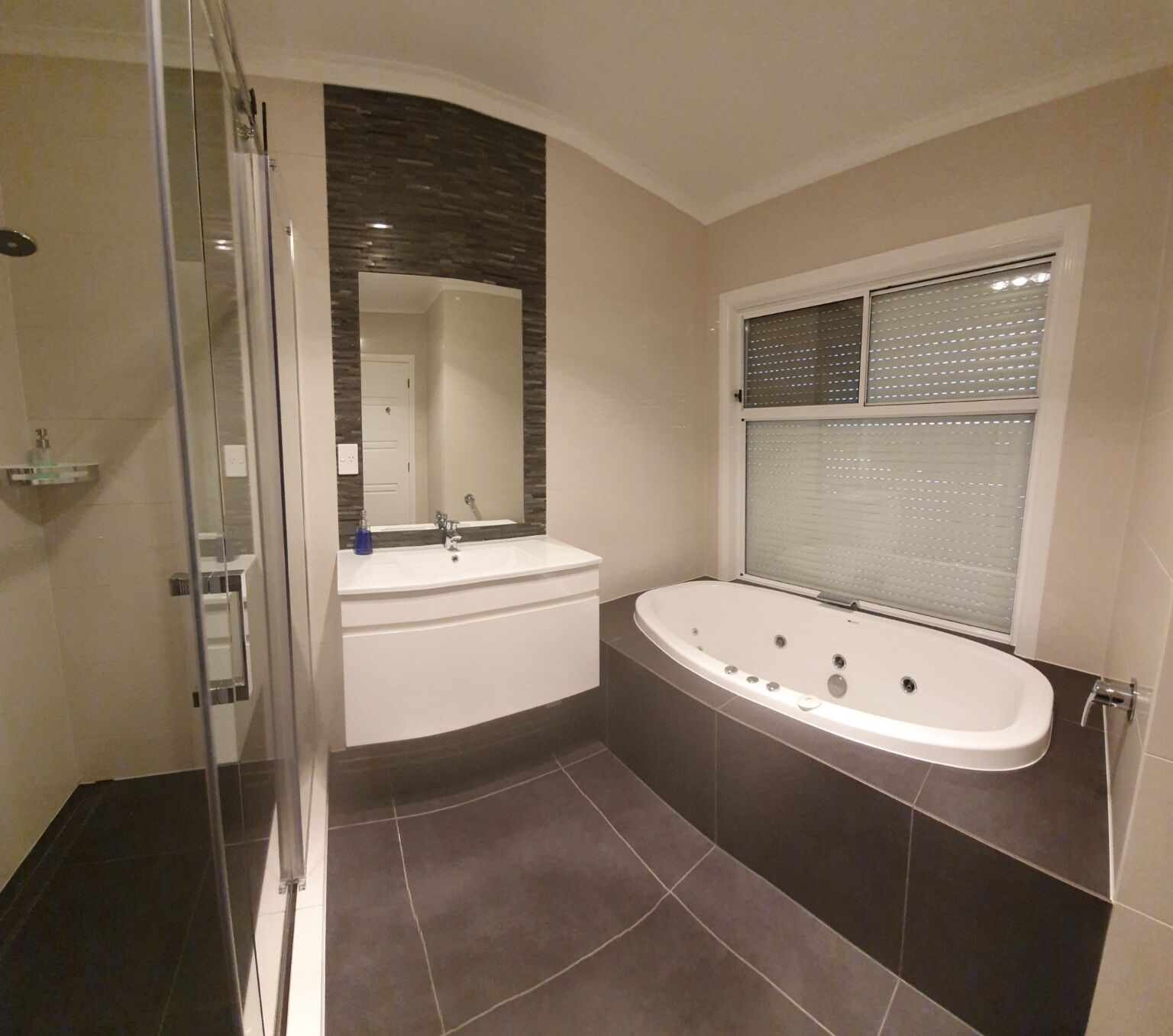 Shower, jetted tub, hair dryer, towels