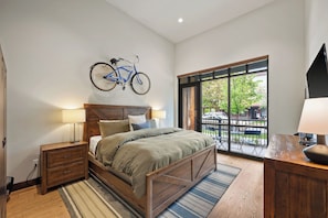 2 habitaciones, tabla de planchar con plancha y cuna de viaje