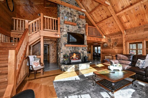 Kinsman Cabin in the woods on 60 acres w/Hot Tub