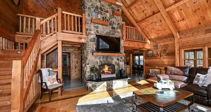 Kinsman Cabin in the woods on 60 acres w/Hot Tub