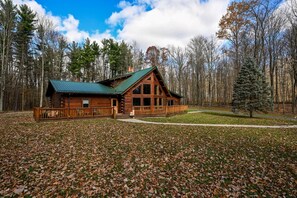 Exterior - Cozy Kinsman Cabin in the woods w/Hot Tub (Kinsman)