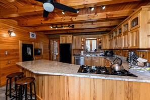 Fridge, microwave, oven, stovetop - Cozy Kinsman Cabin in the woods w/Hot Tub (Kinsman)