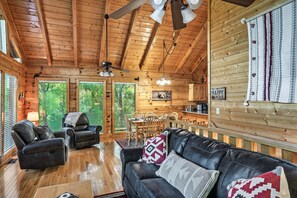 Smart TV, fireplace - Near Dollywood⛰Smokies⛰Hot Tub⛰Pool Table⛰Jacuzzi (Pigeon Forge)