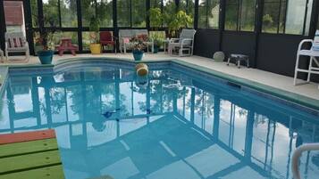 Piscina coperta, una piscina riscaldata