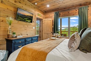 3 bedrooms, desk, iron/ironing board, travel cot