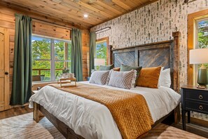 3 bedrooms, desk, iron/ironing board, travel crib