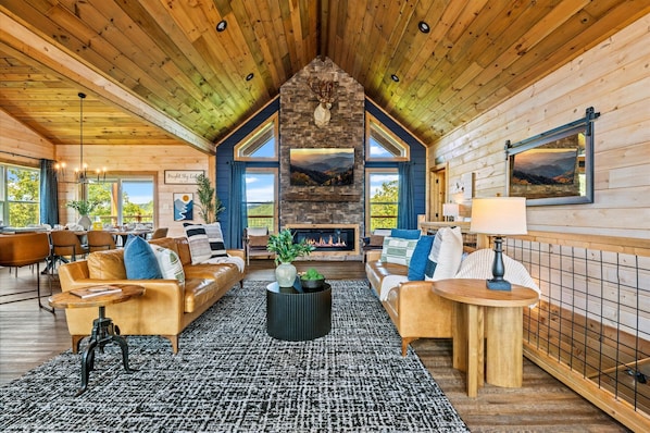 Smart-TV, Kamin, Videospiele, DVD-Player