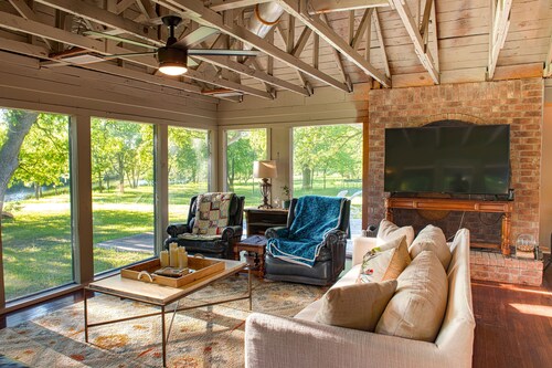 Skylight Ranch - Spacious Getaway