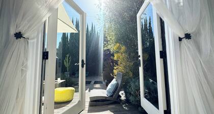 Venice Beach Villa: private luxury, sundeck, prime in-demand location