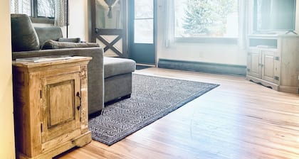 Rizen Cottage - A Cozy Montana Getaway