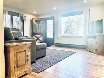 Rizen Cottage - A Cozy Montana Getaway 